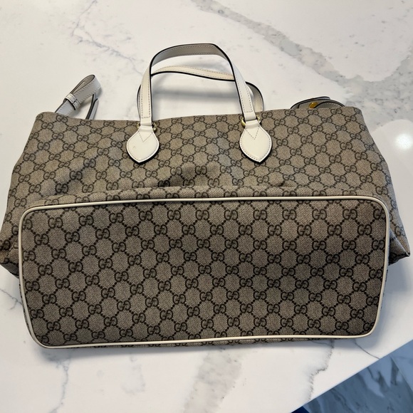Gucci Diaper Bag ( supreme canvas) - Picture 2 of 6
